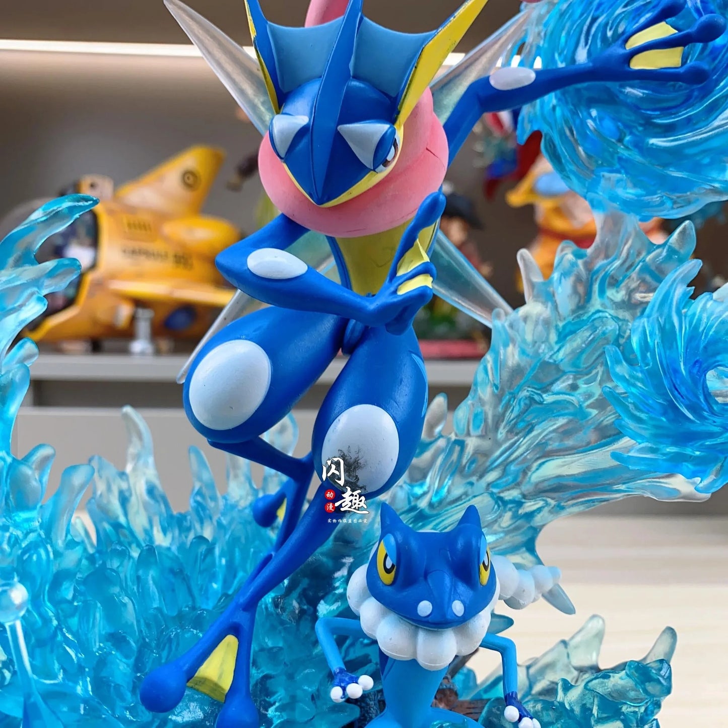 Figurine Générique Greninja Lumineux 28cm - Pokémon - Agilité Aquatique